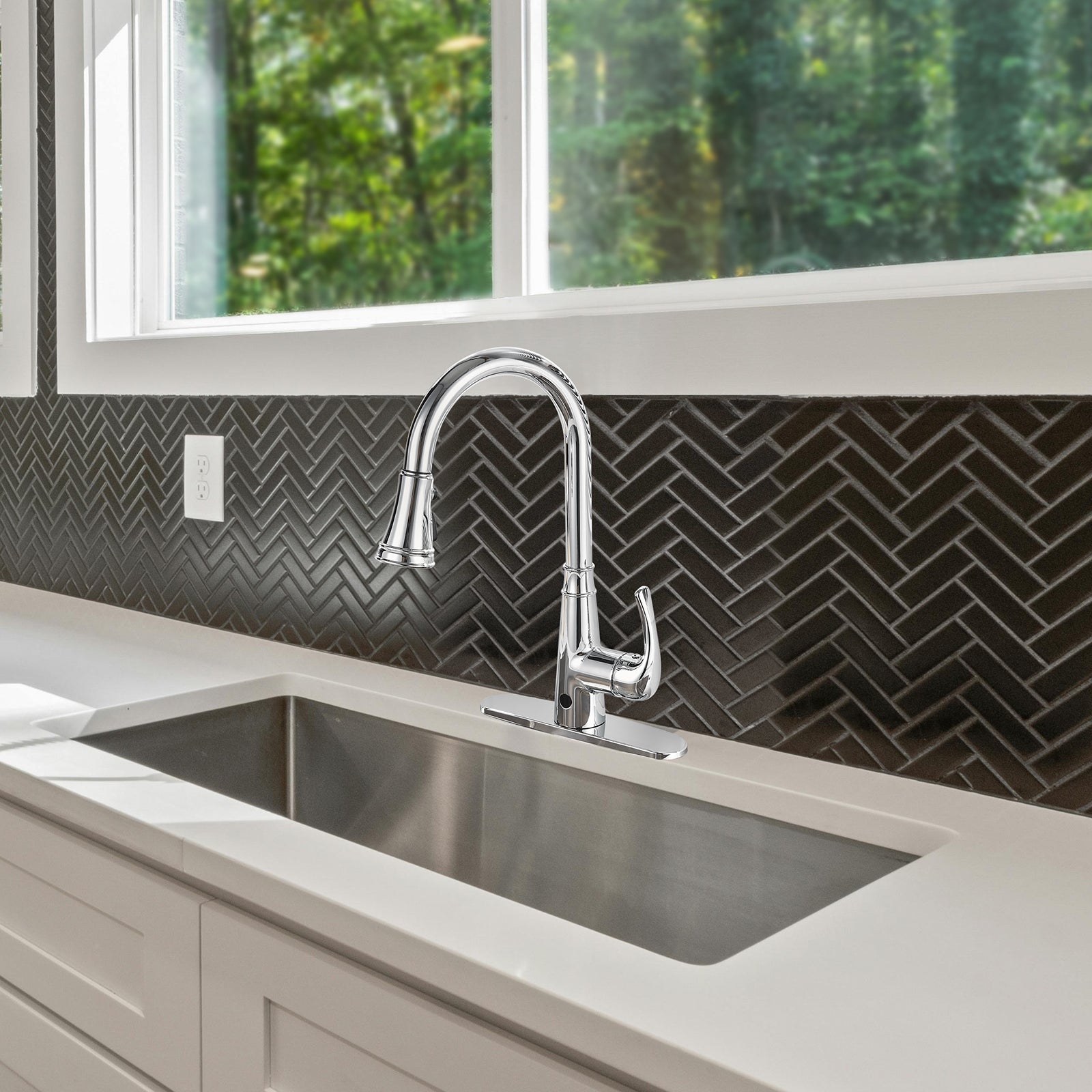 Touchless Single Handle Gooseneck Pull Down Sprayer Kitchen Faucet with Deckplate Pull Out Sink Faucet in Chrome